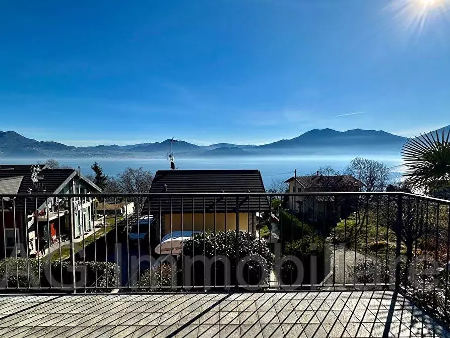 Immagine 1 di Villa in vendita  in Strada Aldo Li Gobbi a Cannero Riviera