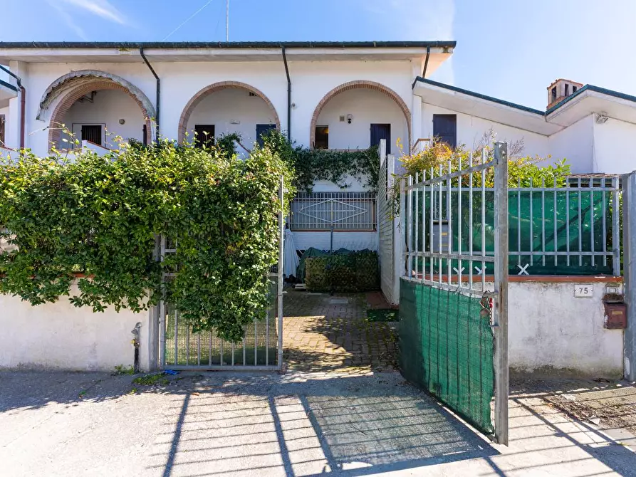 Immagine 1 di Villa in vendita  in Via tigli a Comacchio