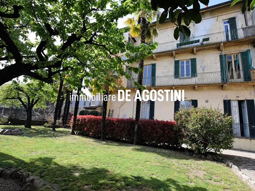 Immagine 1 di Appartamento in vendita  in Via Roma a Arona