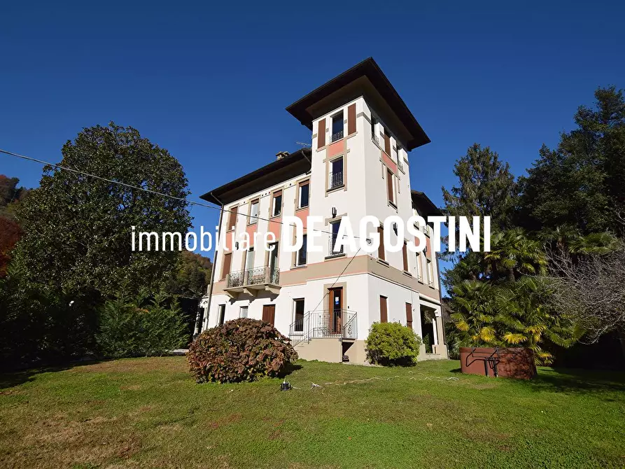 Immagine 1 di Villa in vendita  in Via Sempione a Borgo Ticino
