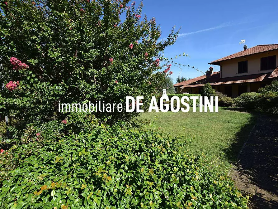 Immagine 1 di Villa in vendita  in via Circonvallazione a Agrate Conturbia