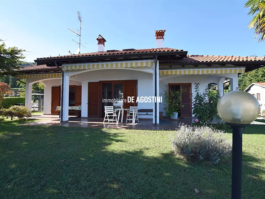 Immagine 1 di Villa in vendita  in Via Novara a Agrate Conturbia