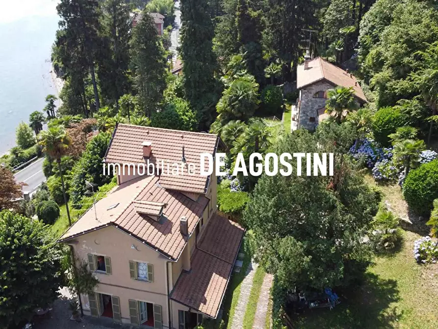Immagine 1 di Villa in vendita  in Via Sempione a Meina