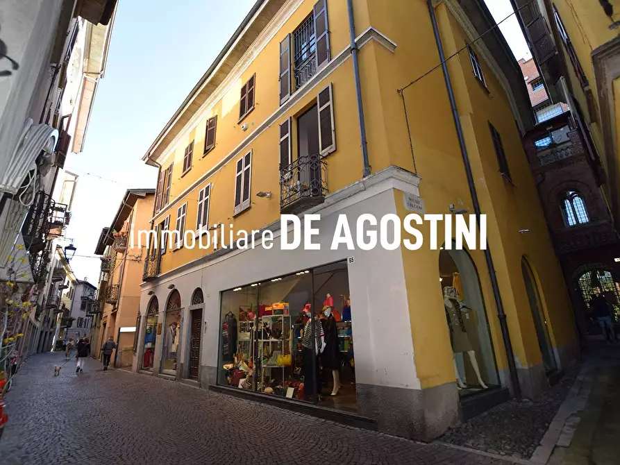 Immagine 1 di Negozio in vendita  in Corso Cavour a Arona
