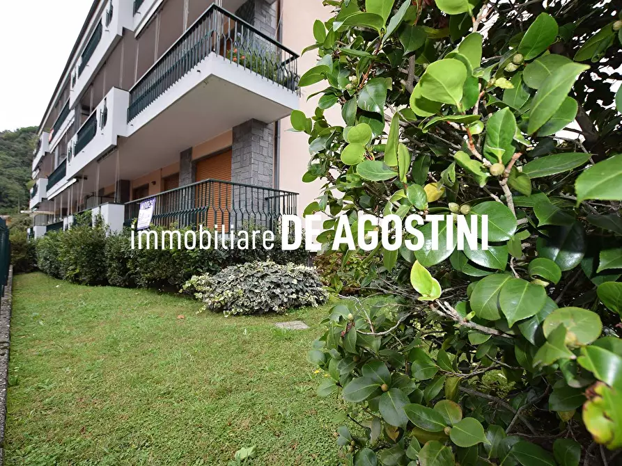 Immagine 1 di Appartamento in vendita  in Via Partigiani a Arona