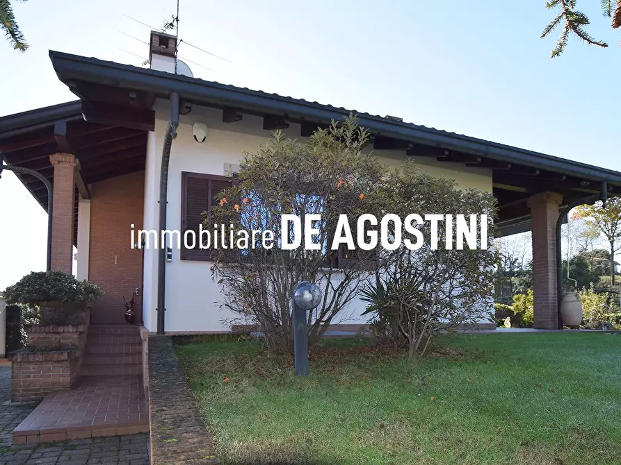 Immagine 1 di Villa in vendita  in Via Leonardi a Gattico-Veruno