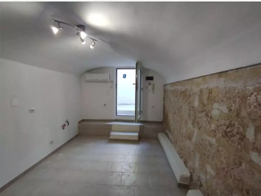 Immagine 1 di Appartamento in vendita  in DANTE a Bari
