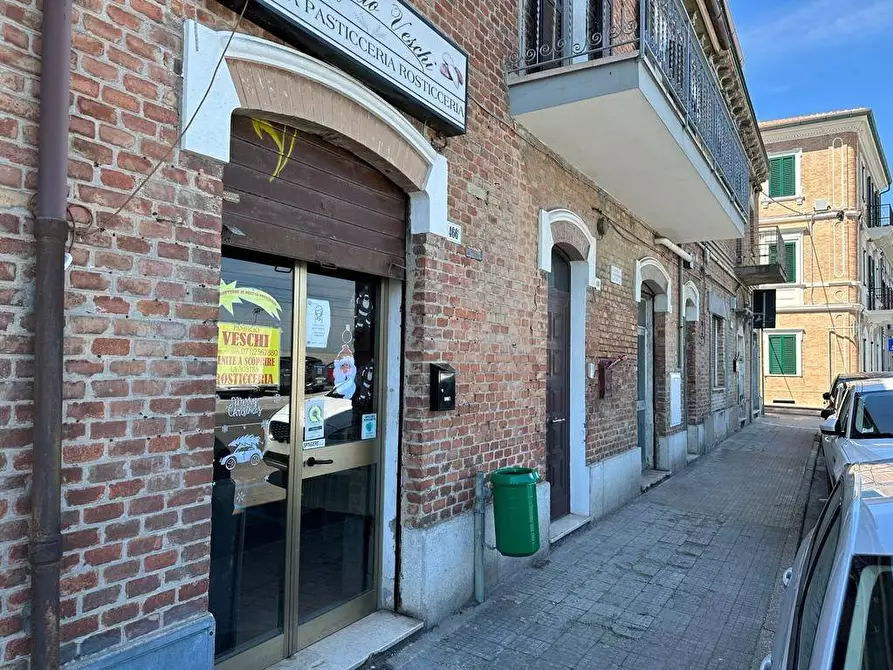 Immagine 1 di Negozio in affitto  in Via Flaminia a Falconara Marittima