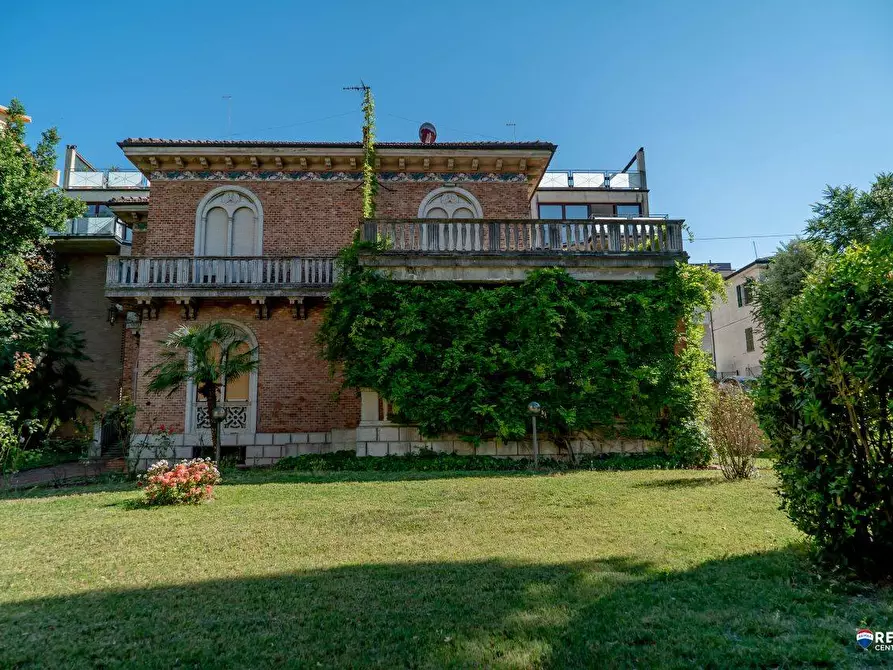 Immagine 1 di Villa in vendita  in via Flaminia a Falconara Marittima
