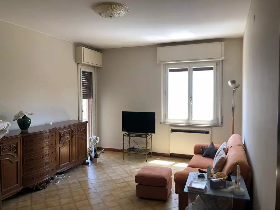 Immagine 1 di Appartamento in vendita  in via  Leopoldo Camillo Volta a Mantova