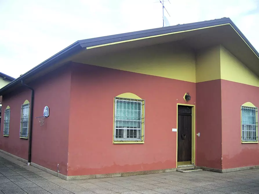 Immagine 1 di Casa indipendente in vendita  a Roncoferraro