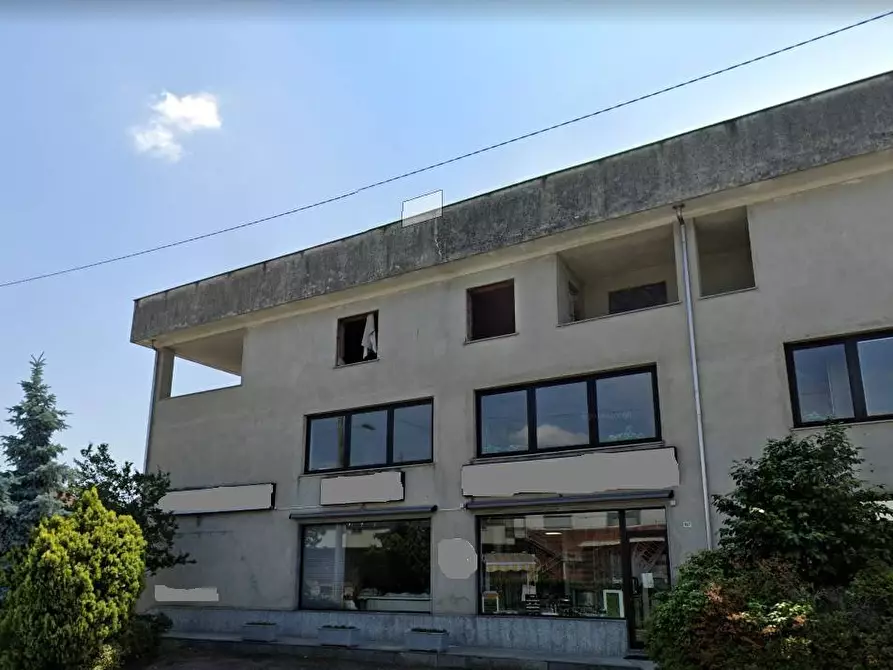 Immagine 1 di Palazzo in vendita  in via amendola a Cossato