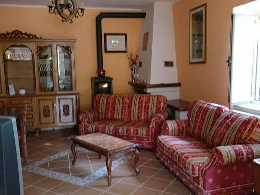 Immagine 1 di Appartamento in vendita  in via delle ftazioni a Civitella Roveto