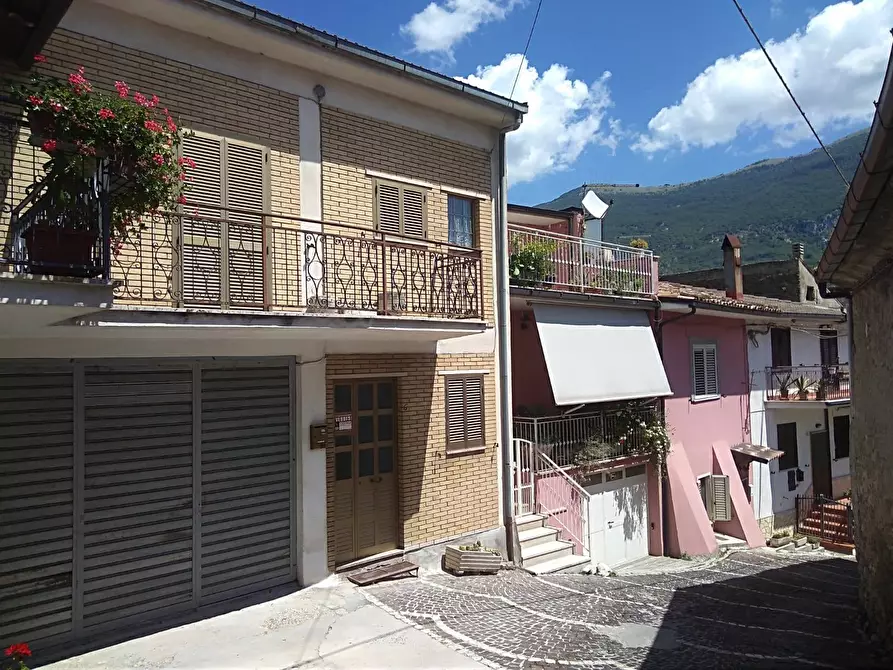 Immagine 1 di Appartamento in vendita  in VIA DELLE FRAZIONI a Civitella Roveto