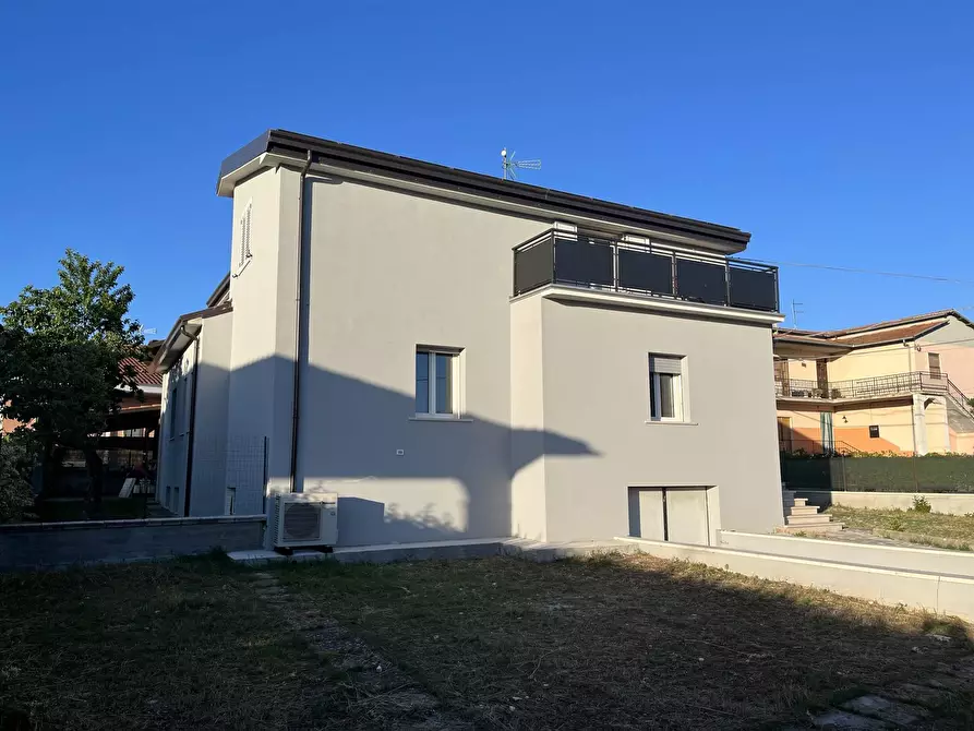 Immagine 1 di Casa indipendente in vendita  a Magliano De' Marsi