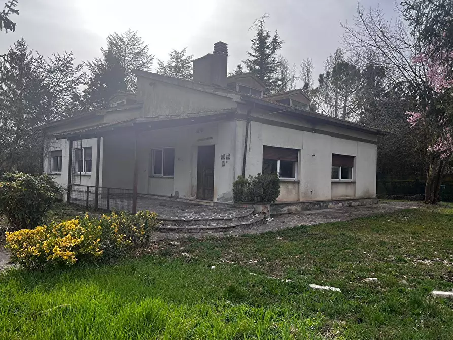Immagine 1 di Villa in vendita  in VIA CAMERATA a Tagliacozzo