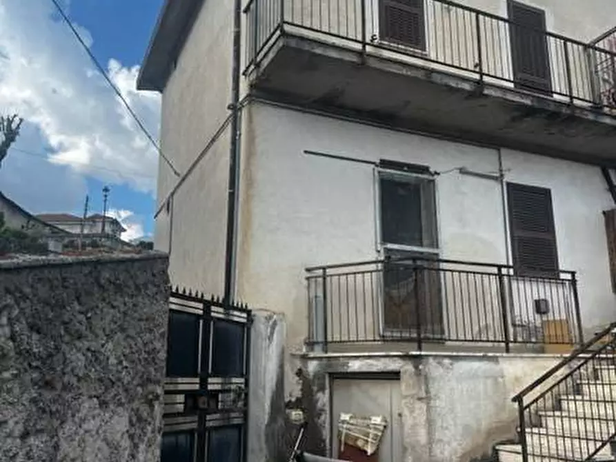 Immagine 1 di Casa indipendente in vendita  in VIA RINCOVA a Magliano De' Marsi