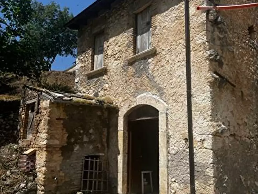 Immagine 1 di Rustico / casale in vendita  in VIA PALOMBARA a Magliano De' Marsi