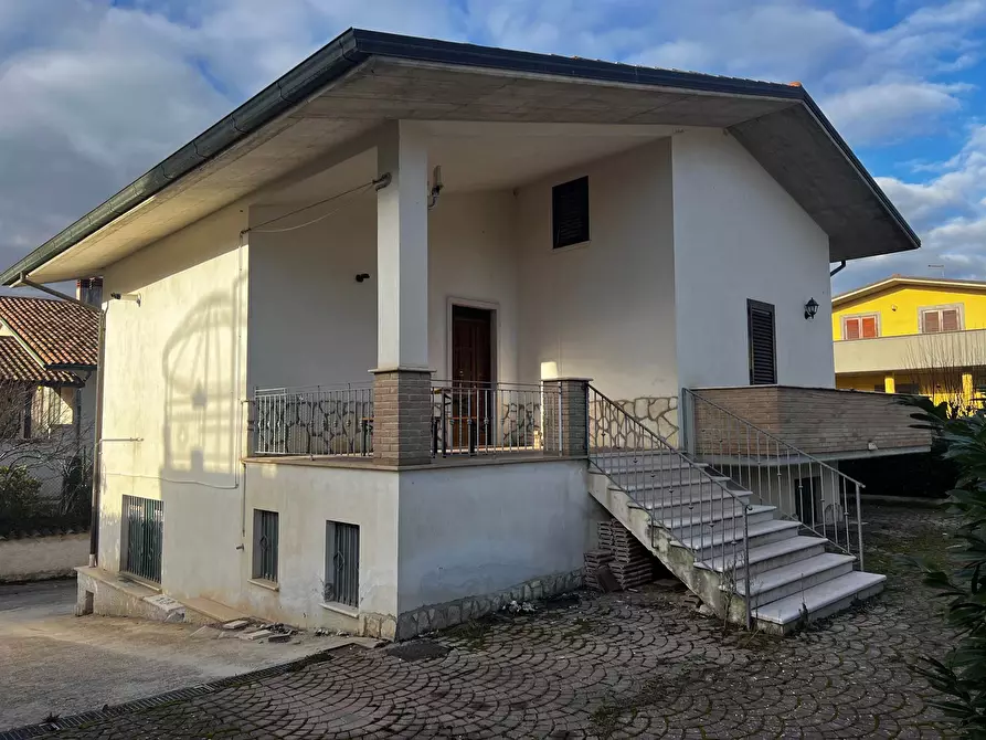 Immagine 1 di Villa in vendita  in VIA ALBA FUCENS a Magliano De' Marsi