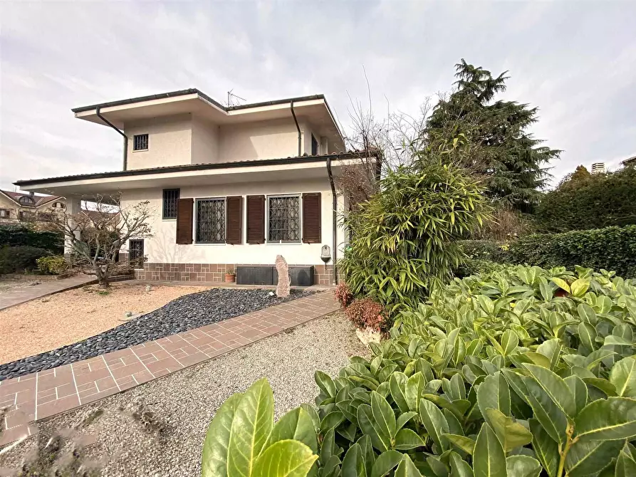 Immagine 1 di Villa in vendita  a Cassina De' Pecchi