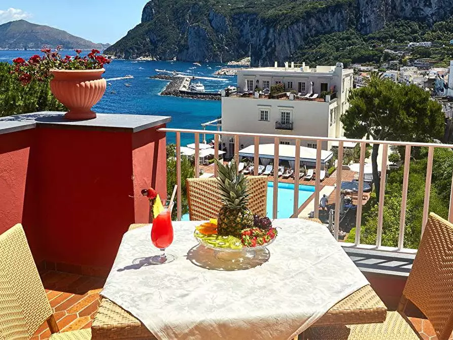 Immagine 1 di Palazzo in vendita  a Capri
