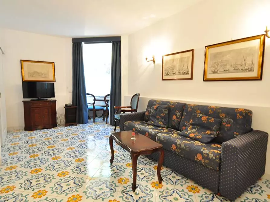 Immagine 1 di Palazzo in vendita  in Via Fuorlovado a Capri