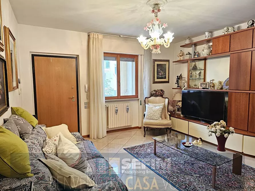Immagine 1 di Villa in vendita  in VIA CILEA a Matera