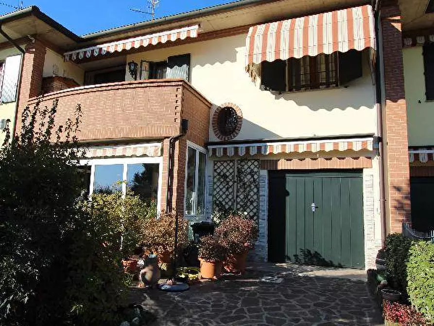 Immagine 1 di Villa in vendita  in VIA RIZZOLA LEVANTE a Calderara Di Reno