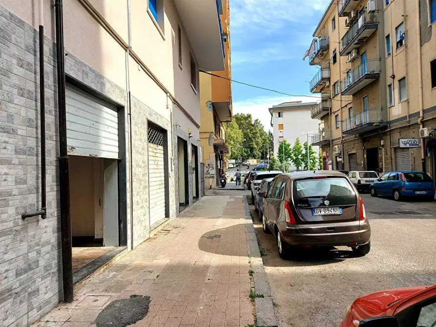 Immagine 1 di Negozio in affitto  in Via Luigi Liguori a Salerno