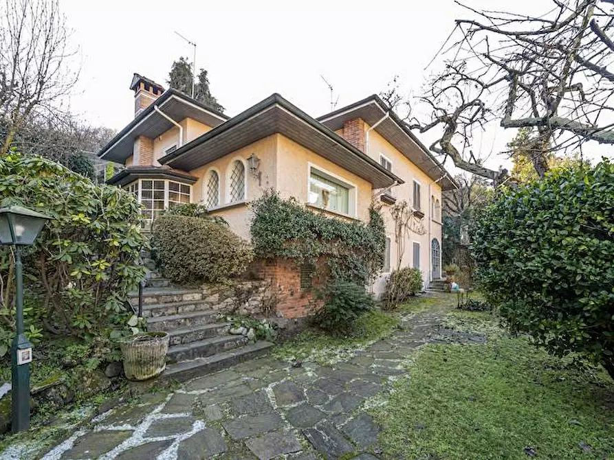 Immagine 1 di Villa in vendita  in Via Dante a Stresa