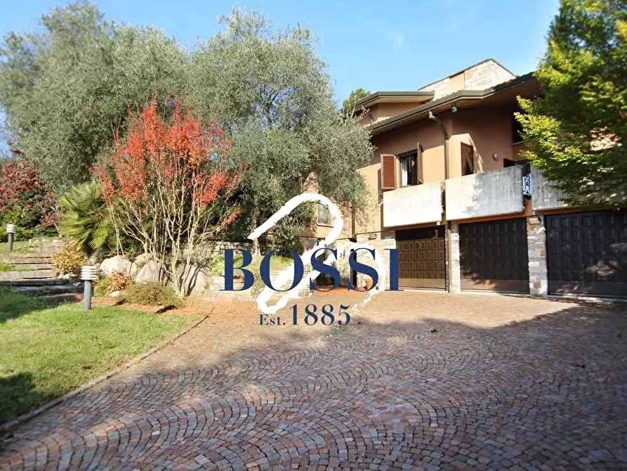 Immagine 1 di Villa in vendita  a Barasso