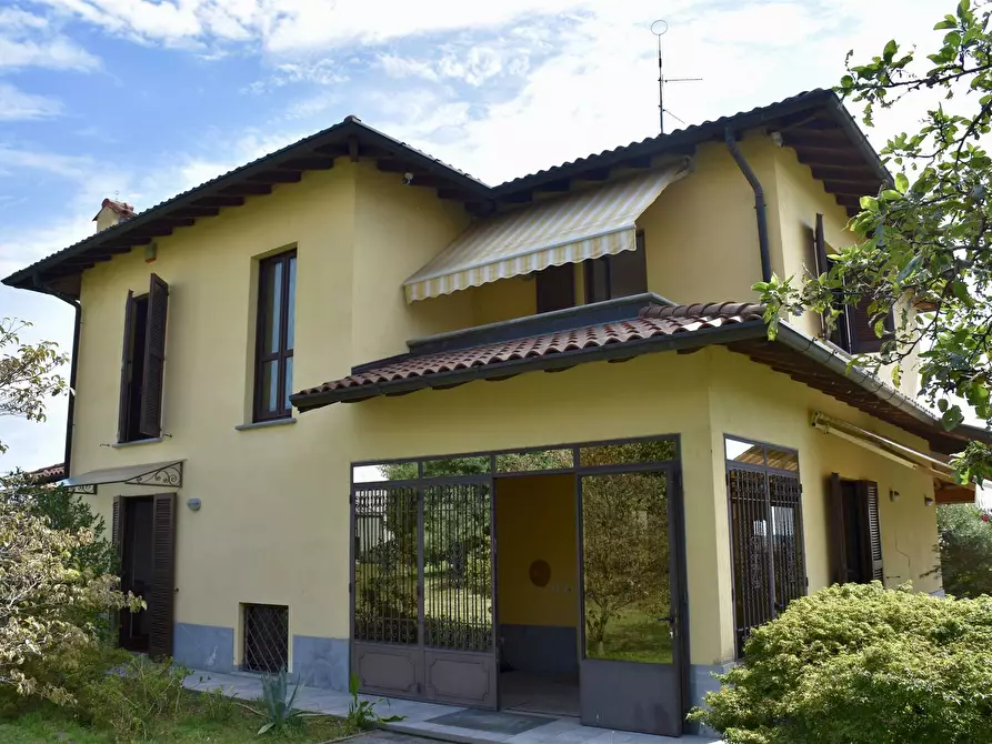 Immagine 1 di Villa in vendita  a Gazzada Schianno