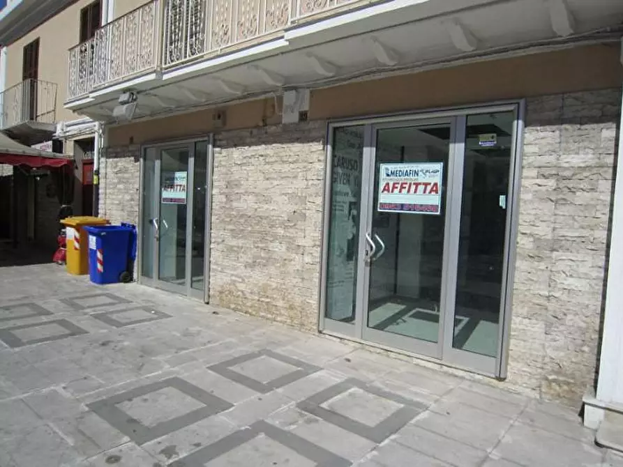 Immagine 1 di Locale commerciale in affitto  in VIALE MARGHERITA a Corigliano-Rossano