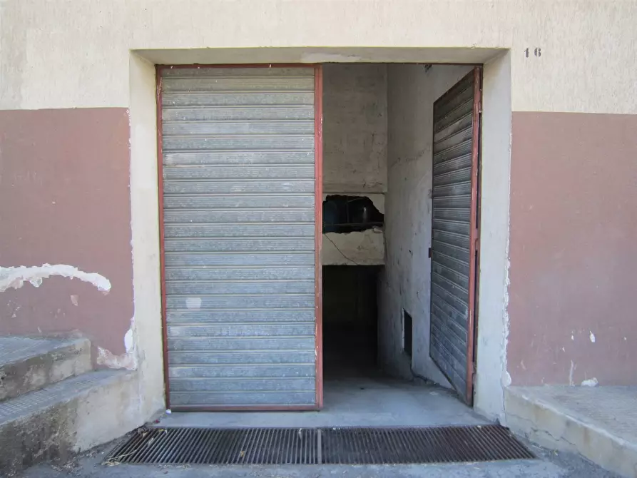 Immagine 1 di Locale commerciale in vendita  in VIA CROTONE a Corigliano-Rossano