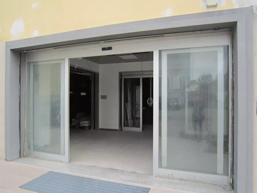 Immagine 1 di Locale commerciale in affitto  in VIA DONATO MUNGO a Corigliano-Rossano