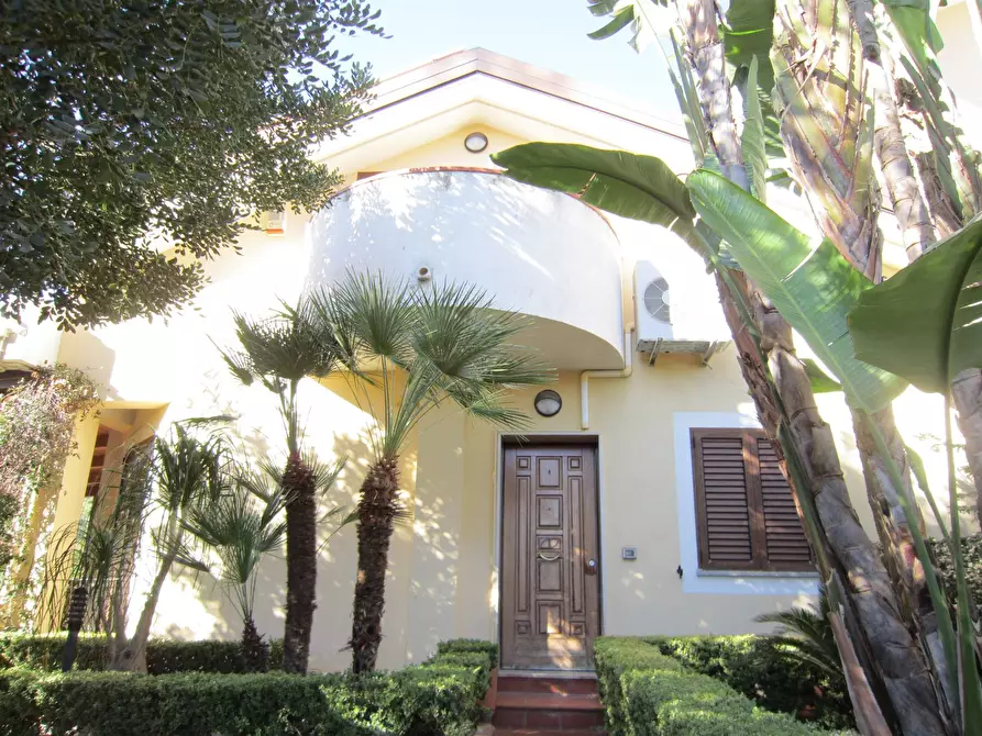 Immagine 1 di Villa in vendita  in VIA PIGAFETTA a Corigliano-Rossano