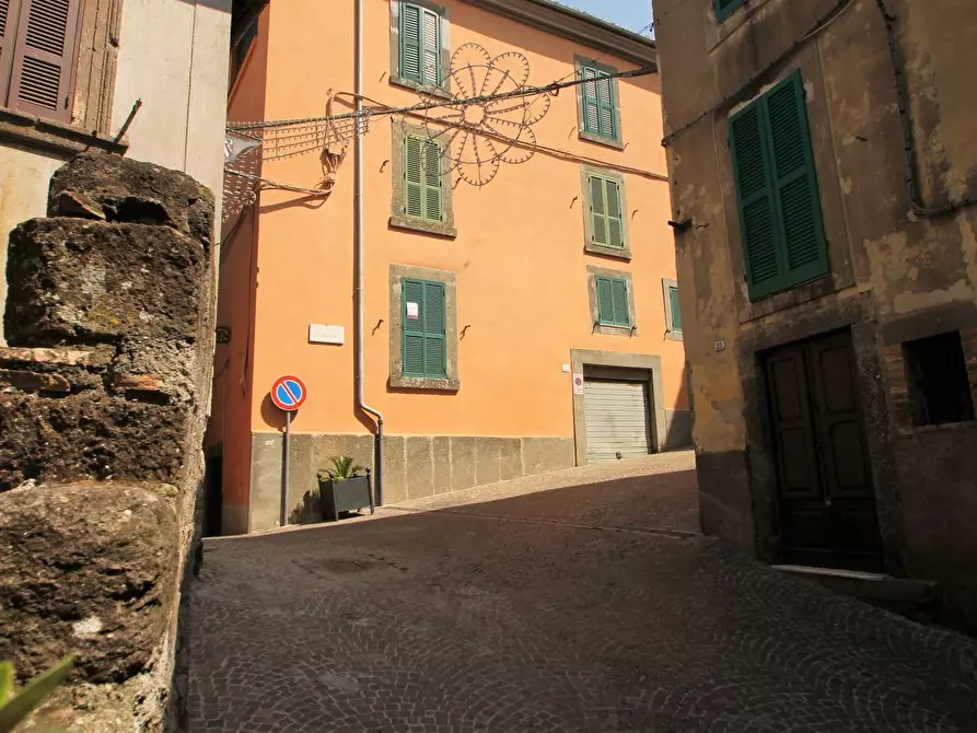 Immagine 1 di Appartamento in vendita  in Via della Rocca a Soriano Nel Cimino