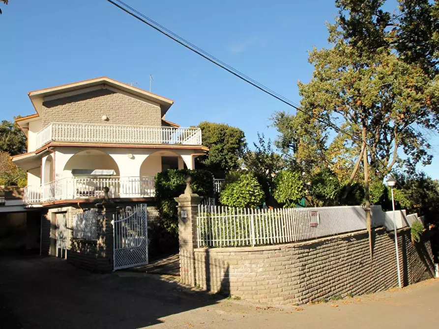 Immagine 1 di Villa in vendita  in Via A. Grandi a Soriano Nel Cimino