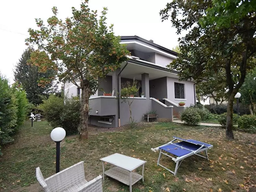 Immagine 1 di Villa in vendita  a Agazzano