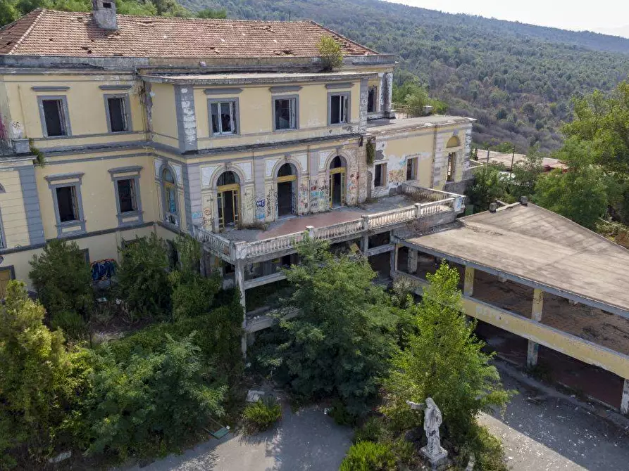 Immagine 1 di Palazzo in vendita  in Via Mortella, 27, 80056 Ercolano a Ercolano