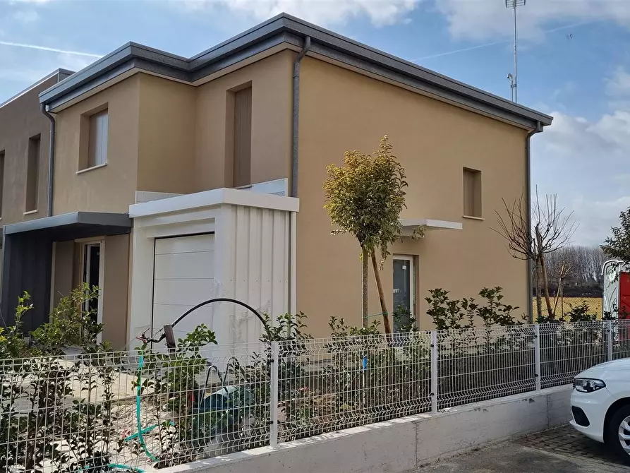 Immagine 1 di Villa in vendita  a Quinto Di Treviso