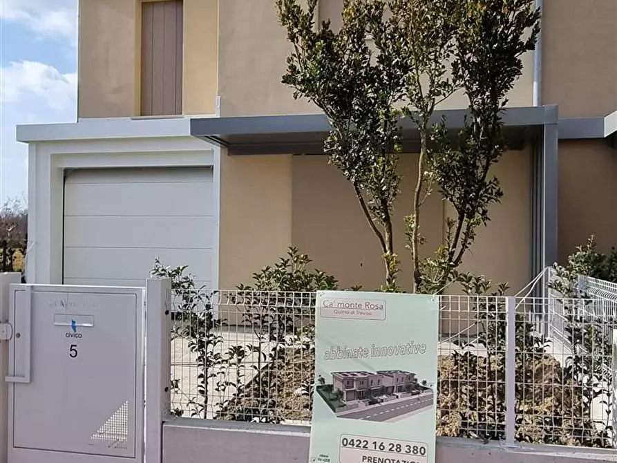 Immagine 1 di Villa in vendita  a Quinto Di Treviso