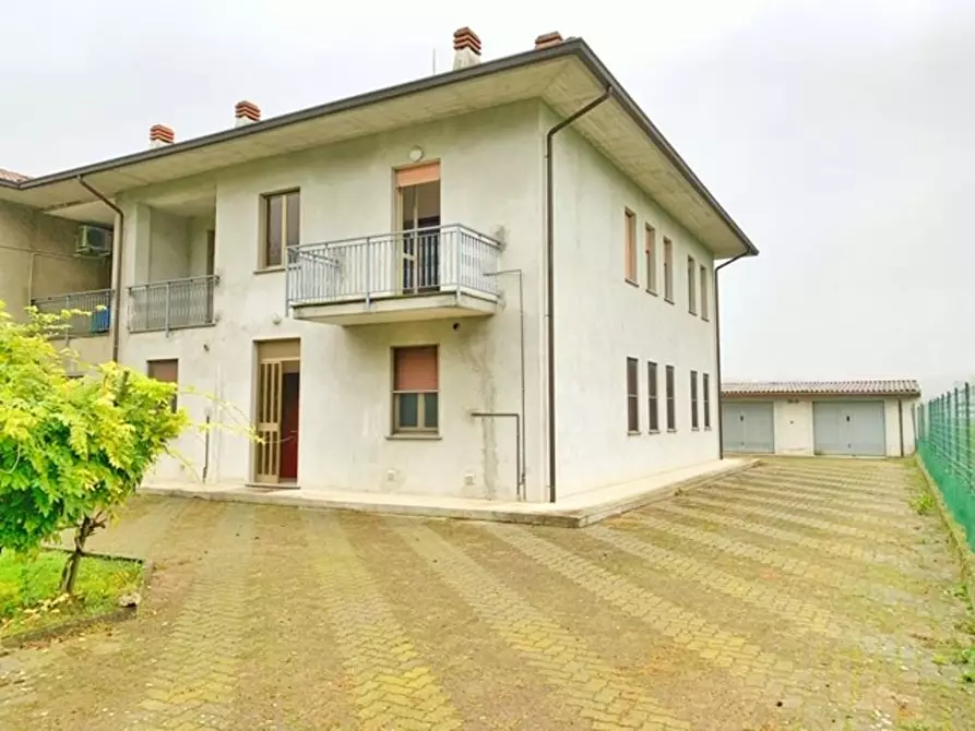 Immagine 1 di Villa in vendita  a Montebello Della Battaglia