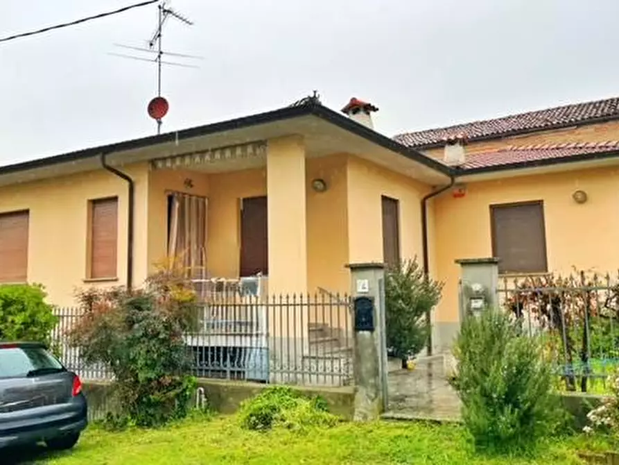 Immagine 1 di Villa in vendita  a Bagnaria