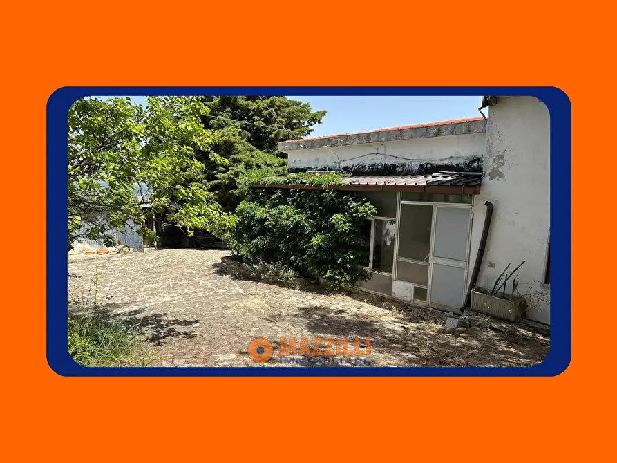 Immagine 1 di Villa in vendita  in Via Rifreddo a Potenza