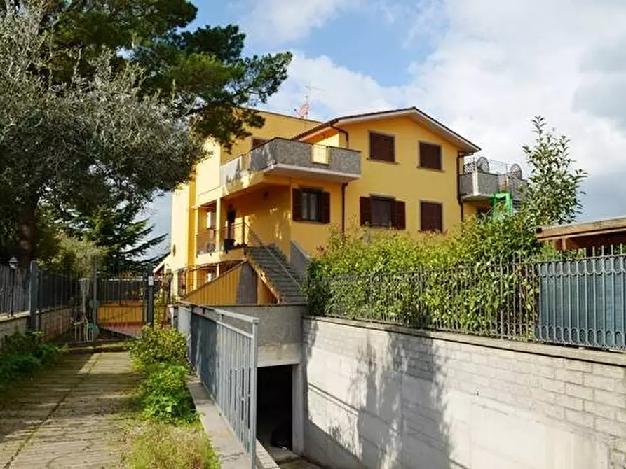 Immagine 1 di Appartamento in vendita  in via della stazione a Bassano In Teverina