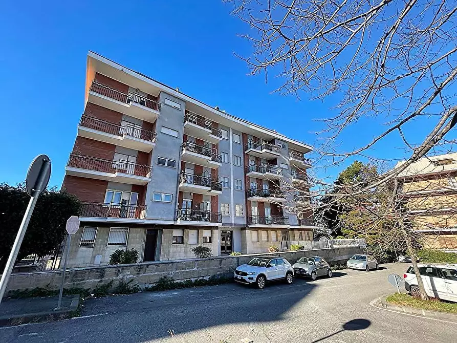 Immagine 1 di Appartamento in vendita  in VIA  I MAGGIO a Viterbo