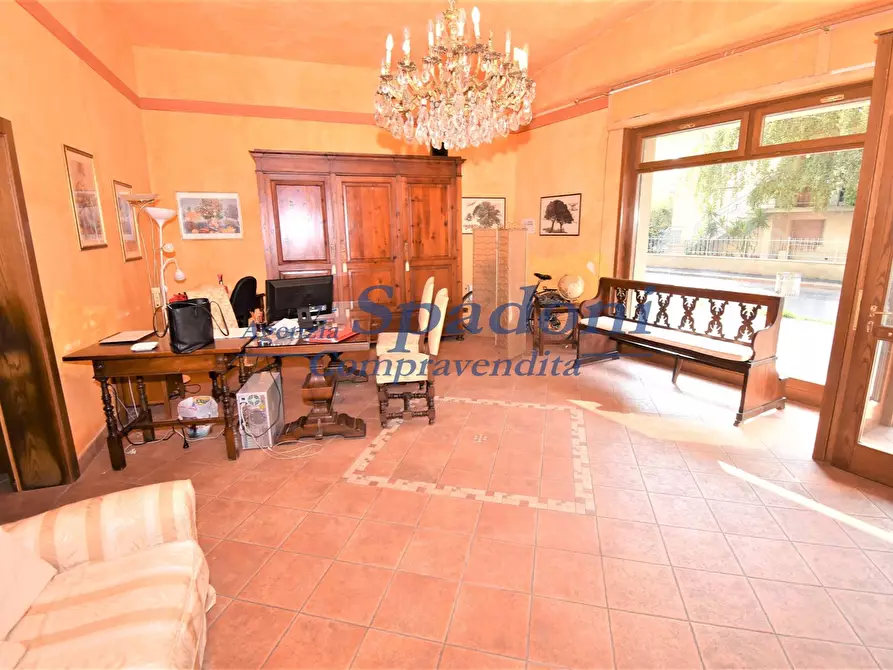 Immagine 1 di Negozio in vendita  a Montecatini Terme