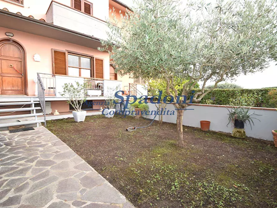 Immagine 1 di Villa in vendita  a Pescia