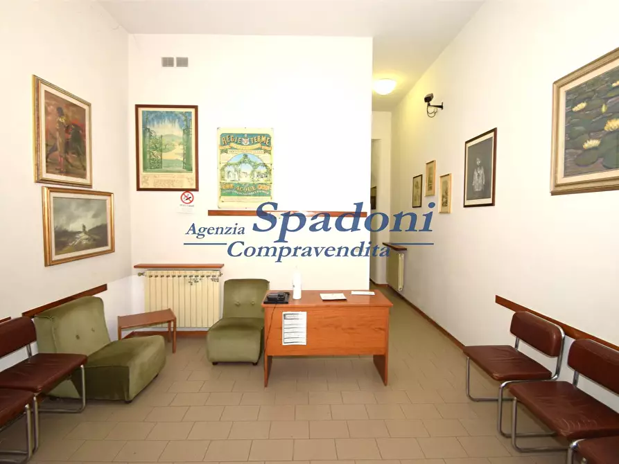 Immagine 1 di Ufficio in vendita  a Montecatini Terme